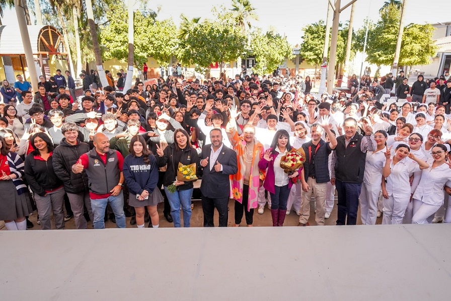 NORMA BUSTAMANTE PROMUEVE LA EDUCACIÓN VIAL EN ESTUDIANTES DEL CETIS 18