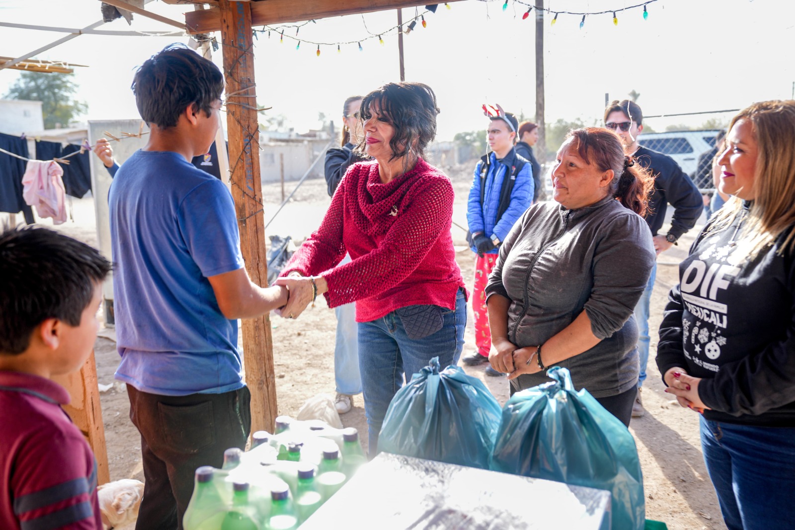 NORMA BUSTAMANTE ENTREGA CENAS NAVIDEÑAS BENEFICIANDO A 4 MIL FAMILIAS