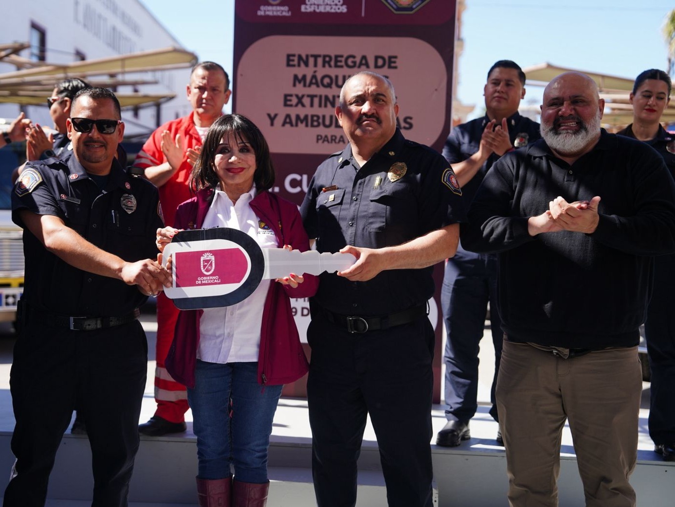 BOMBEROS DE MEXICALI RECIBEN UN REFUERZO HISTÓRICO: NORMA BUSTAMANTE ENTREGA 19 UNIDADES