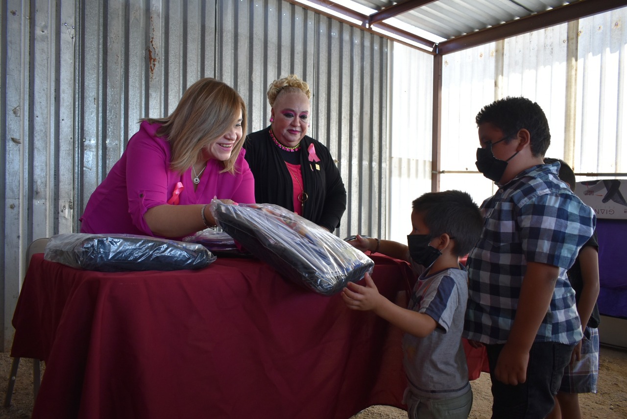 BENEFICIA GOBIERNO DE MEXICALI A ESTUDIANTES CON MOCHILAS Y ÚTILES ESCOLARES