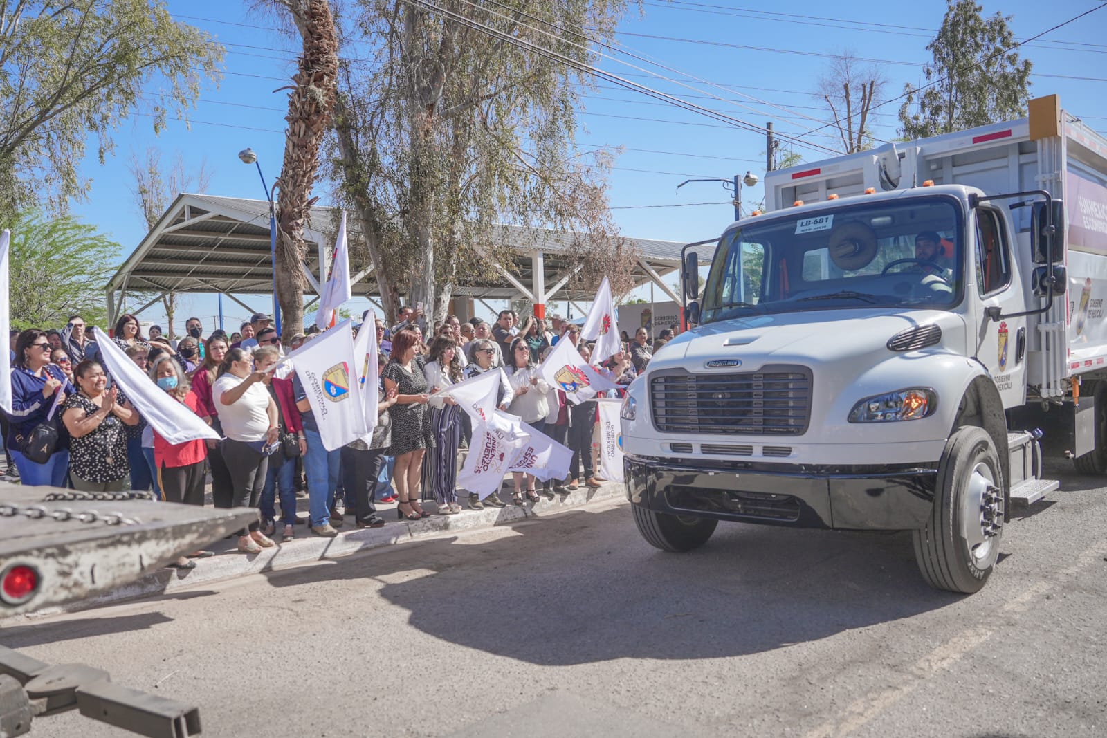 ALCALDESA DE MEXICALI LLEVA EL OPERATIVO “UNIENDO ESFUERZOS POR TU COLONIA” A HACIENDA DORADA