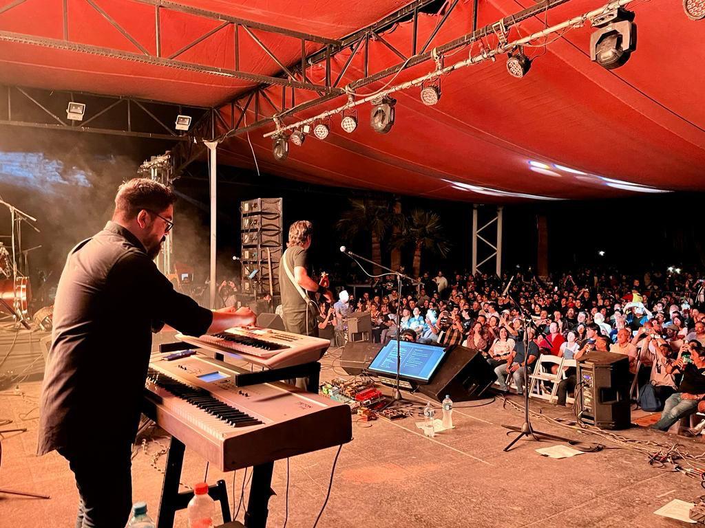 CACHANILLAS DISFRUTAN DEL ESPECTACULAR TRIBUTO A PINK FLOYD EN BOSQUE DE LA CIUDAD.