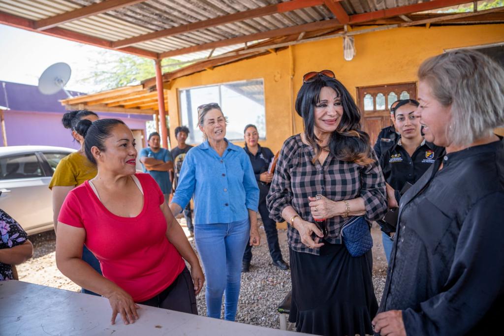 NORMA BUSTAMANTE, PRIMERA PRESIDENTA EN VISITAR LA COLONIA CASTRO