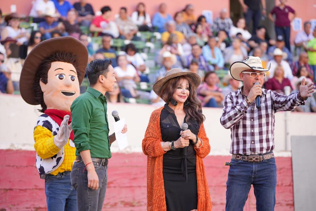 CELEBRA NORMA BUSTAMANTE A MAMÁS CACHANILLAS CON GRAN CHARREADA