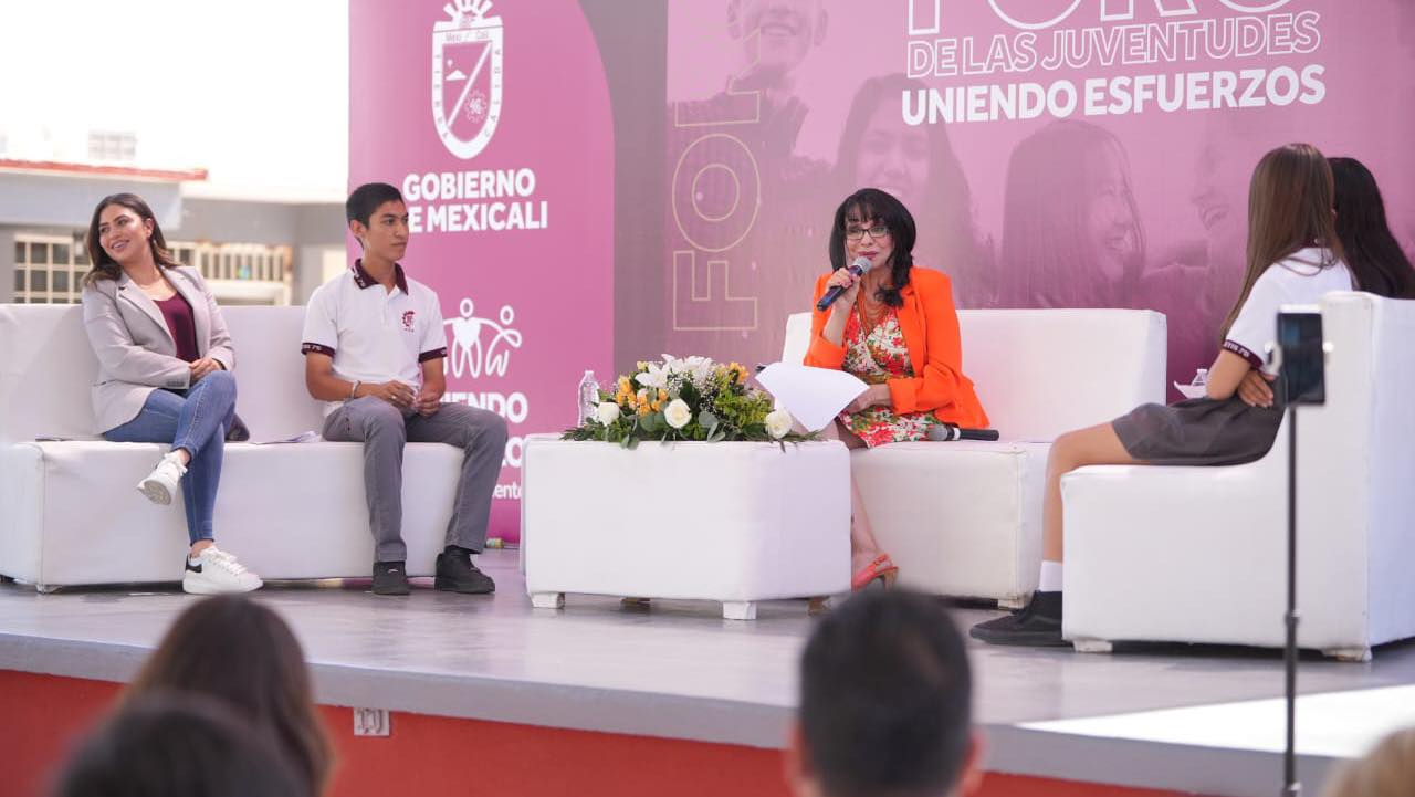 DIALOGA PRESIDENTA CON ALUMNOS DEL CETIS NO.75 A TRAVÉS DEL FORO DE LAS JUVENTUDES